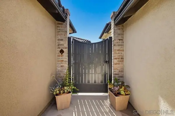 7944 Lusardi Creek Ln, San Diego, CA 92127