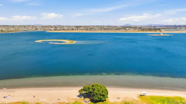 3634 Crown Point Dr, San Diego, CA 92109