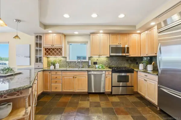 3634 Crown Point Dr, San Diego, CA 92109