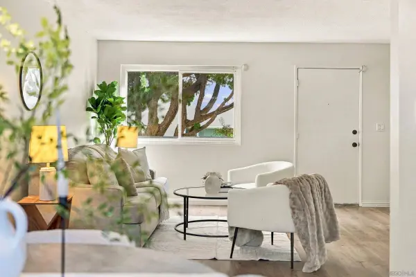 7864 Camino Raposa, San Diego, CA 92122
