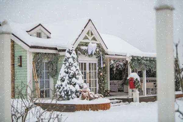 feature image of Should You Buy a Home in Washington During the Holiday Season?