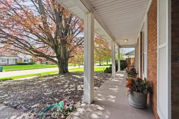 3500 Colchester RD, Lansing, MI 48906