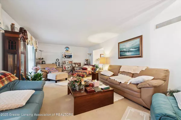 3500 Colchester RD, Lansing, MI 48906