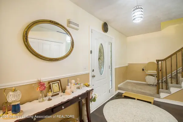 3733 Colchester RD, Lansing, MI 48906