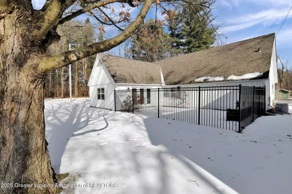 4656 Meridian RD, Williamston, MI 48895