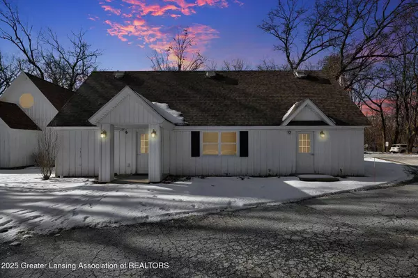 4656 Meridian RD, Williamston, MI 48895