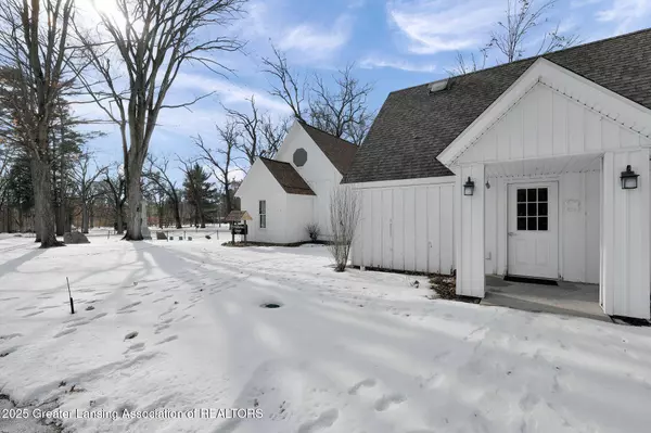 4656 Meridian RD, Williamston, MI 48895