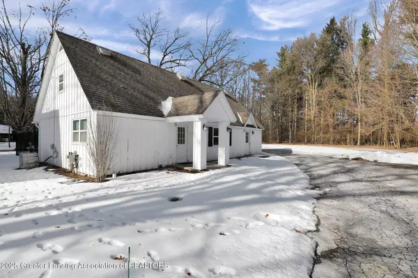 4656 Meridian RD, Williamston, MI 48895