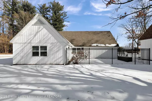 4656 Meridian RD, Williamston, MI 48895