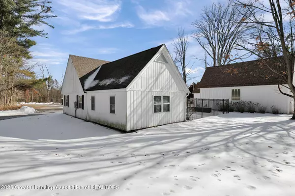 4656 Meridian RD, Williamston, MI 48895