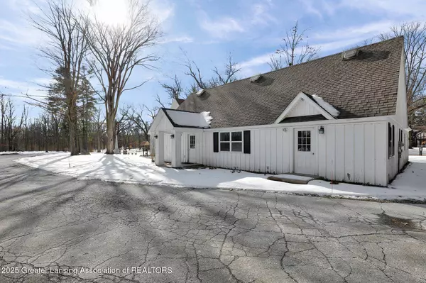 4656 Meridian RD, Williamston, MI 48895