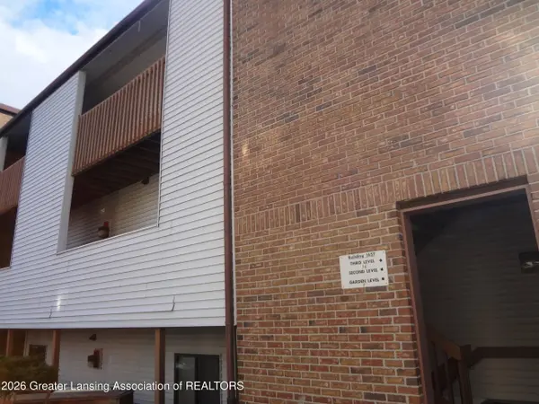 1457 E Pond DR, Okemos, MI 48864