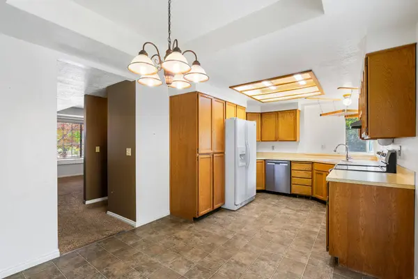6896 HILLSIDE VILLAGE CIR, Cottonwood Heights, UT 84121