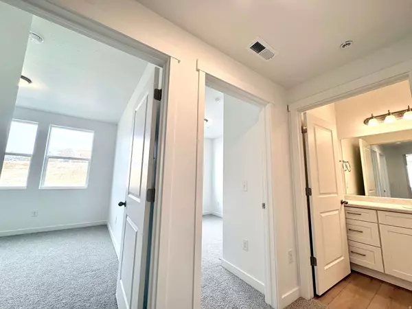 718 W BLUE MAGIC LN S #201, Midvale, UT 84047