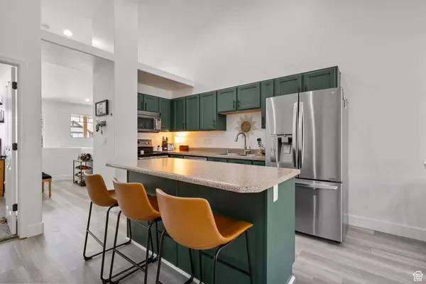 204 W LYMAN LN, Bountiful, UT 84010