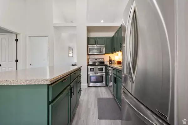 204 W LYMAN LN, Bountiful, UT 84010