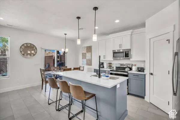 1303 E VISTA ROJA PL, Washington, UT 84780