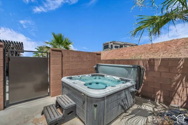1303 E VISTA ROJA PL, Washington, UT 84780