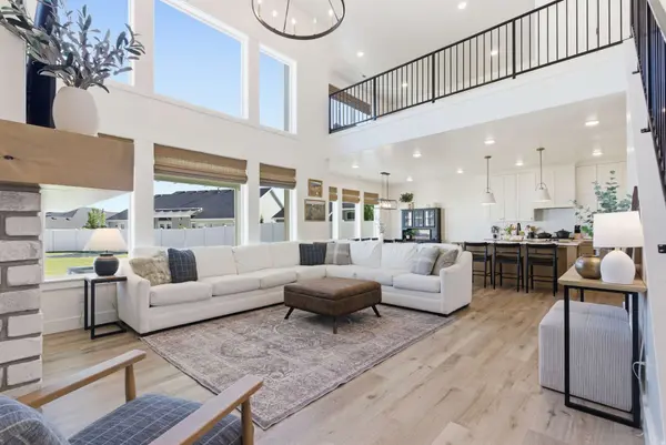 1364 E BEECHWOOD DR, Layton, UT 84040