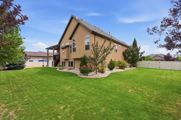 2662 W 2325 N, Farr West, UT 84404
