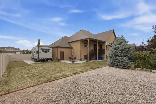 2662 W 2325 N, Farr West, UT 84404