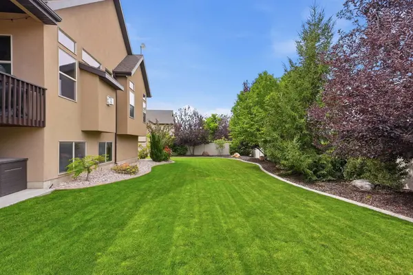 2662 W 2325 N, Farr West, UT 84404