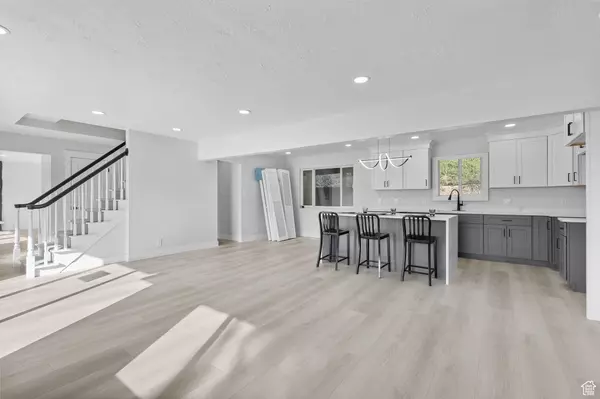 1406 SWINTON LN, Farmington, UT 84025