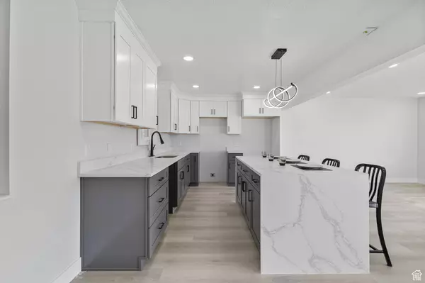 1406 SWINTON LN, Farmington, UT 84025