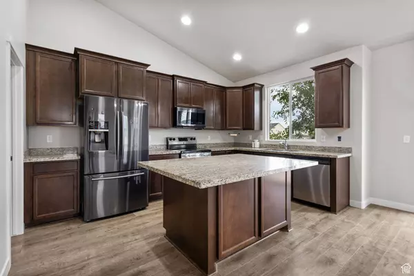 312 W SAPPHIRE DR, Tooele, UT 84074