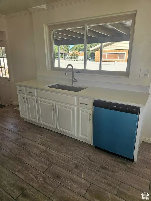 956 E SEGO LILY DR, Sandy, UT 84094