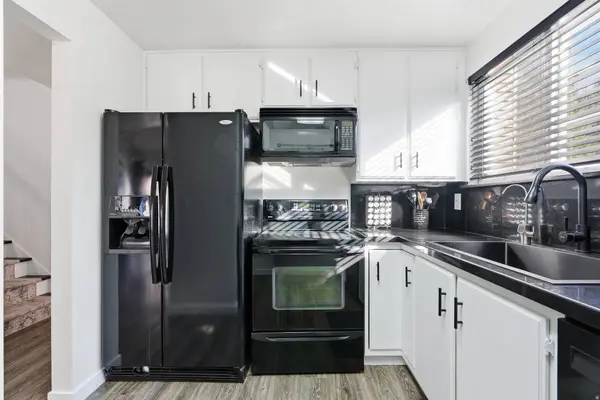 8109 S COTTONWOOD HILLS CIR S, Sandy, UT 84094