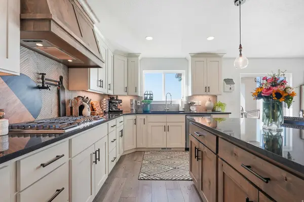 1027 W SEASONS VIEW CT, Lehi, UT 84048