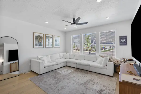 10023 N FEATHERSTONE DR, Highland, UT 84003