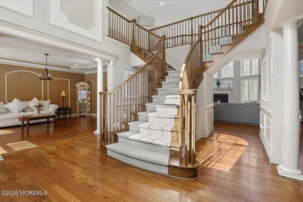 34 Rutledge Road, Marlboro, NJ 07746