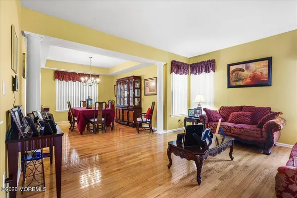 5 Yardley Manor Drive, Matawan, NJ 07747