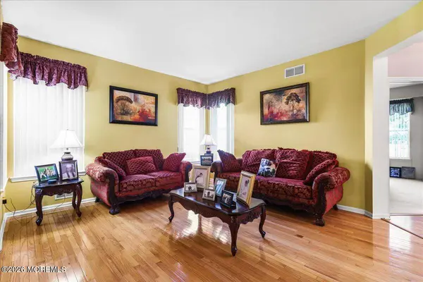 5 Yardley Manor Drive, Matawan, NJ 07747