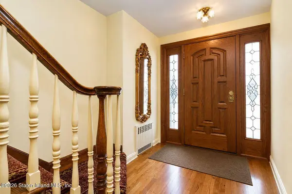 135 Overlook TER, Staten Island, NY 10305