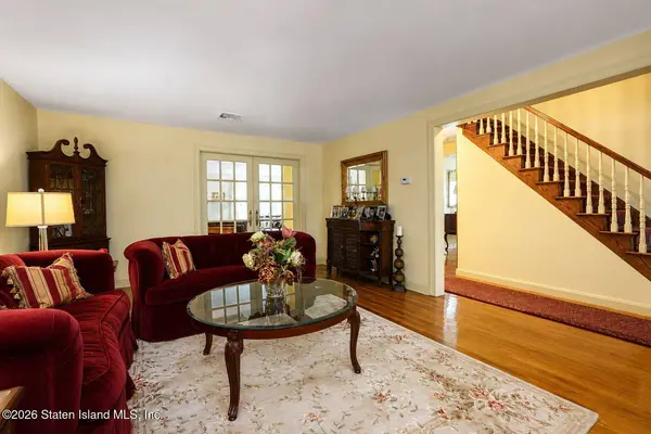 135 Overlook TER, Staten Island, NY 10305