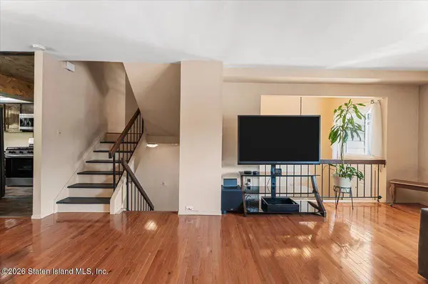 207 Dover GN, Staten Island, NY 10312