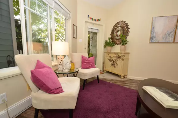 123 Seventh ST #7, New Westminster, BC V3M 6Y2