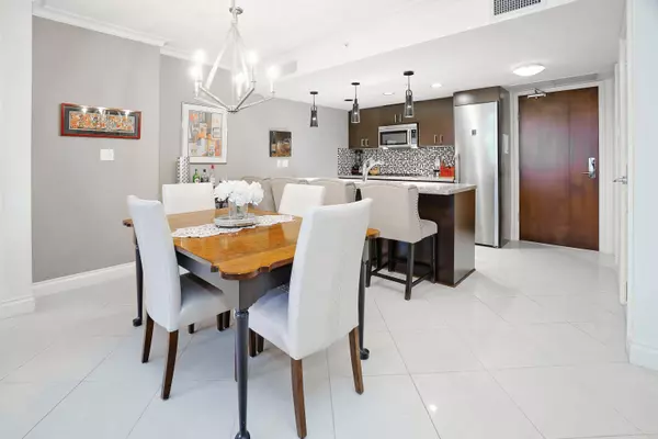 133 E Esplanade #903, North Vancouver, BC V7L 1A1