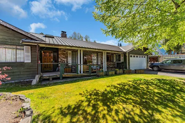 41520 Brennan RD, Squamish, BC V0N 3G0