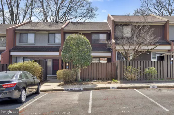 1353 NORTHGATE SQ, Reston, VA 20190