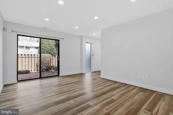 1353 NORTHGATE SQ, Reston, VA 20190