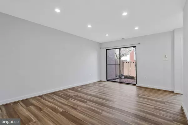 1353 NORTHGATE SQ, Reston, VA 20190