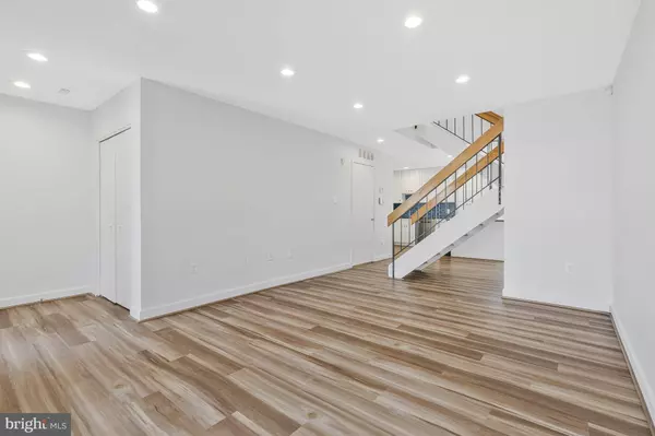 1353 NORTHGATE SQ, Reston, VA 20190