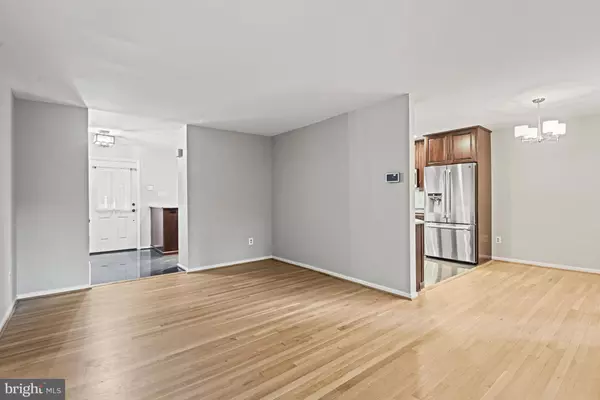 10300 CONTINENTAL LN, Fairfax, VA 22030