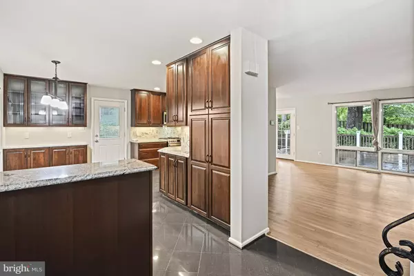 10300 CONTINENTAL LN, Fairfax, VA 22030