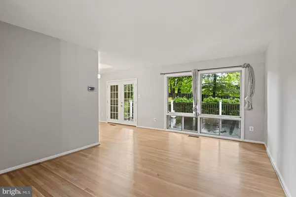 10300 CONTINENTAL LN, Fairfax, VA 22030