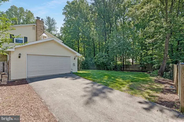12005 WAYLAND ST, Oakton, VA 22124